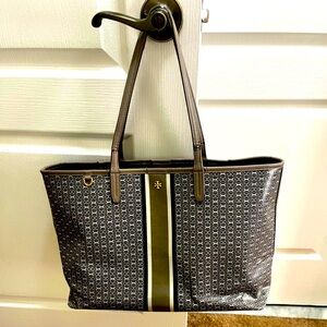 Tory Burch Gemini Tote Beige Color